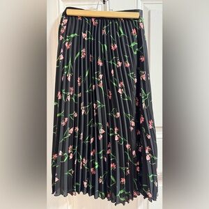 H&M Pleated Floral Midi Skirt Black Pink Size 8 Flowy Spring